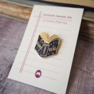 "Readers Gonna Read" book shape lapel pin mounted on display card.